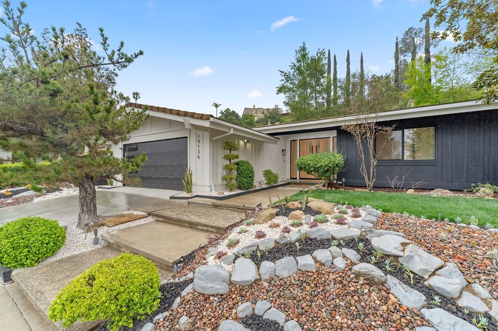 19136 Weston Pl, Los Angeles CA  91356-5040 exterior