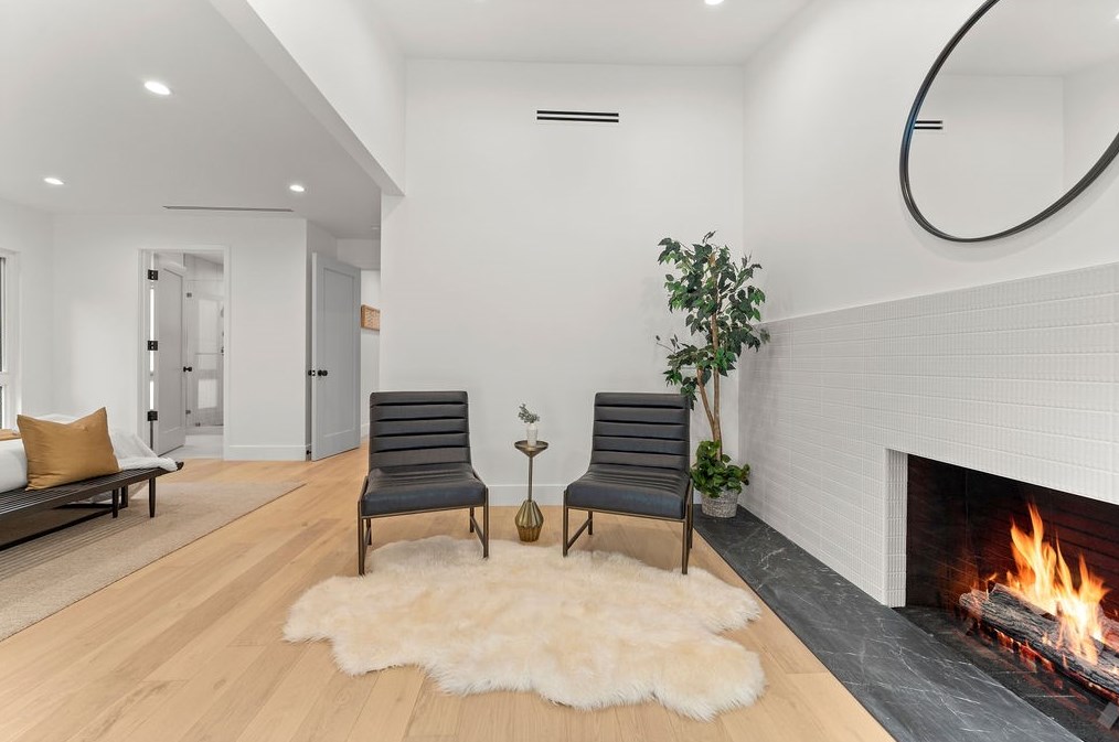 19136 Weston Pl, Los Angeles CA  91356-5040 exterior