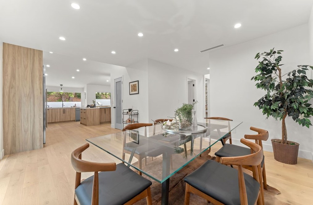 19136 Weston Pl, Los Angeles CA  91356-5040 exterior