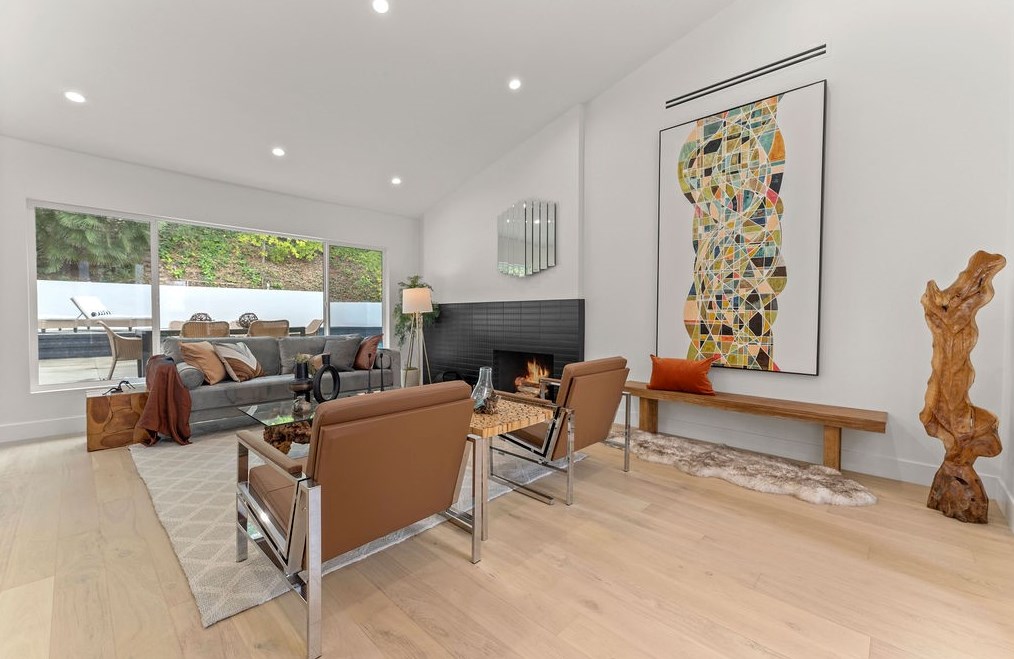 19136 Weston Pl, Los Angeles CA  91356-5040 exterior