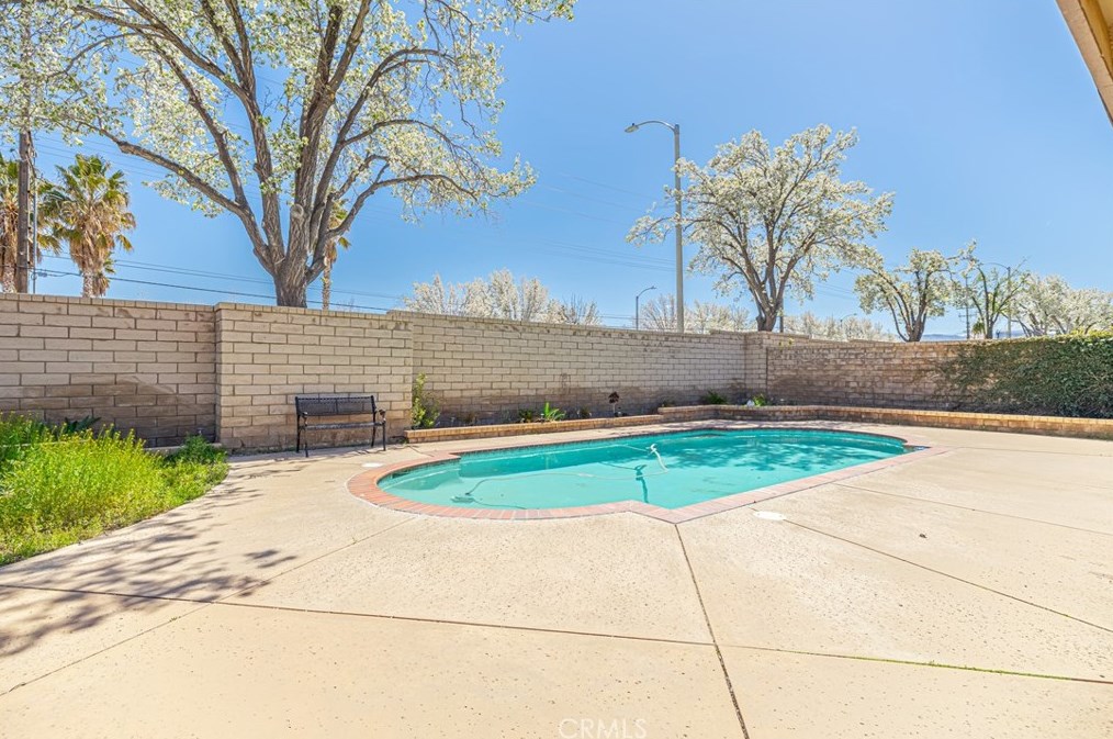 37846 Birch Tree Ln, Palmdale CA  93550-5485 exterior