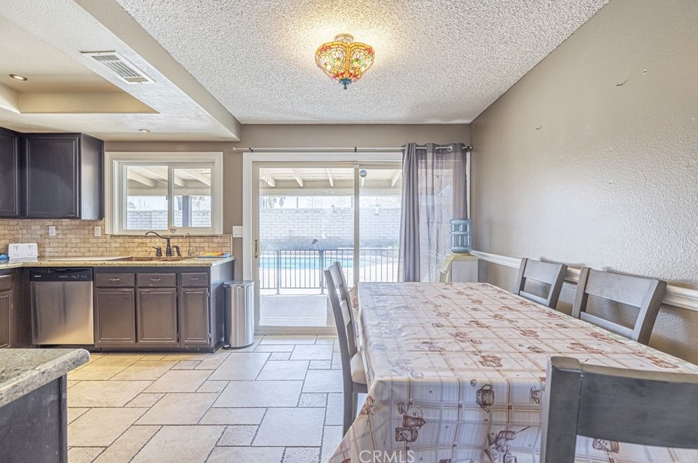 37846 Birch Tree Ln, Palmdale CA  93550-5485 exterior