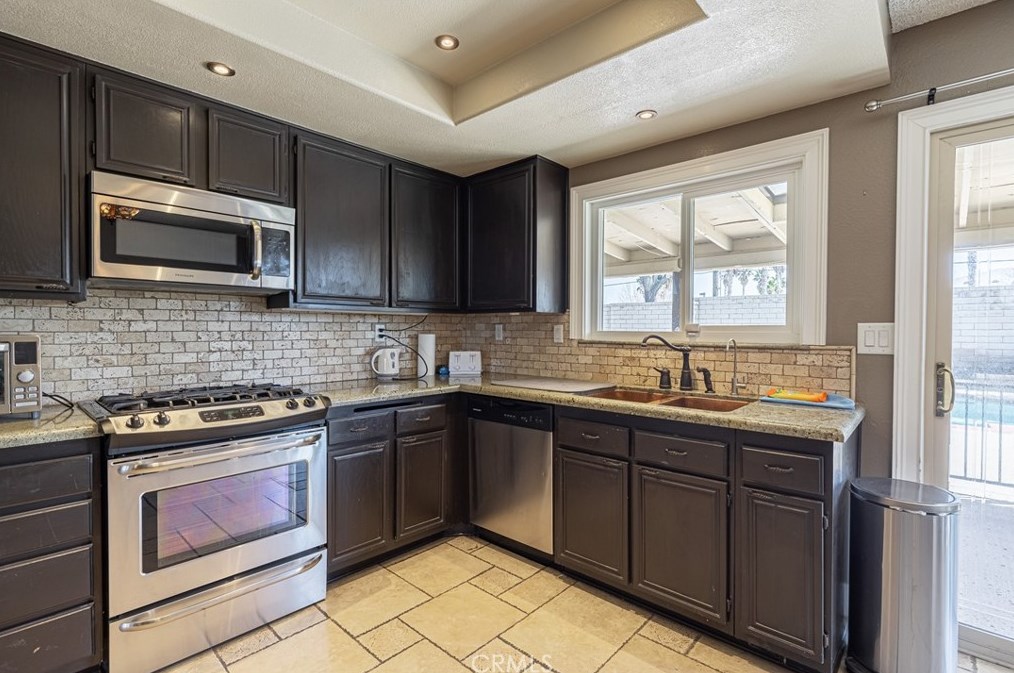 37846 Birch Tree Ln, Palmdale CA  93550-5485 exterior