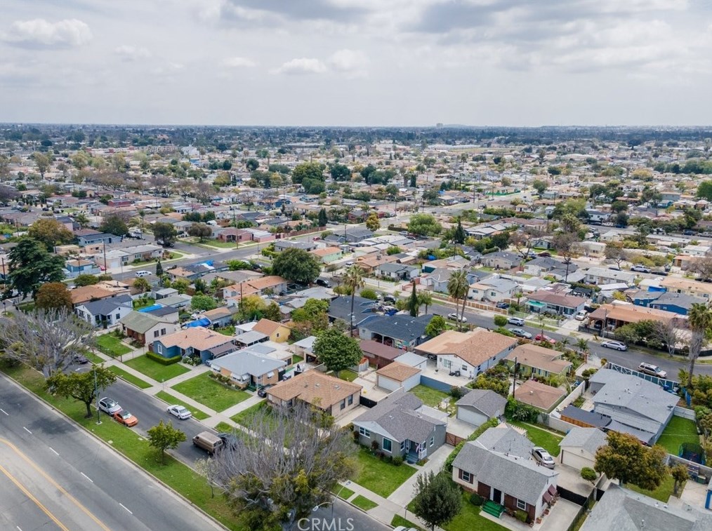 712 Century Blvd, Los Angeles CA  90044-4514 exterior