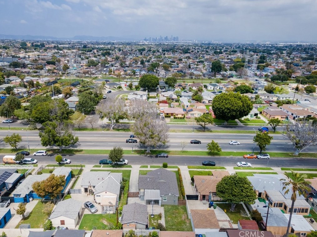 712 Century Blvd, Los Angeles CA  90044-4514 exterior