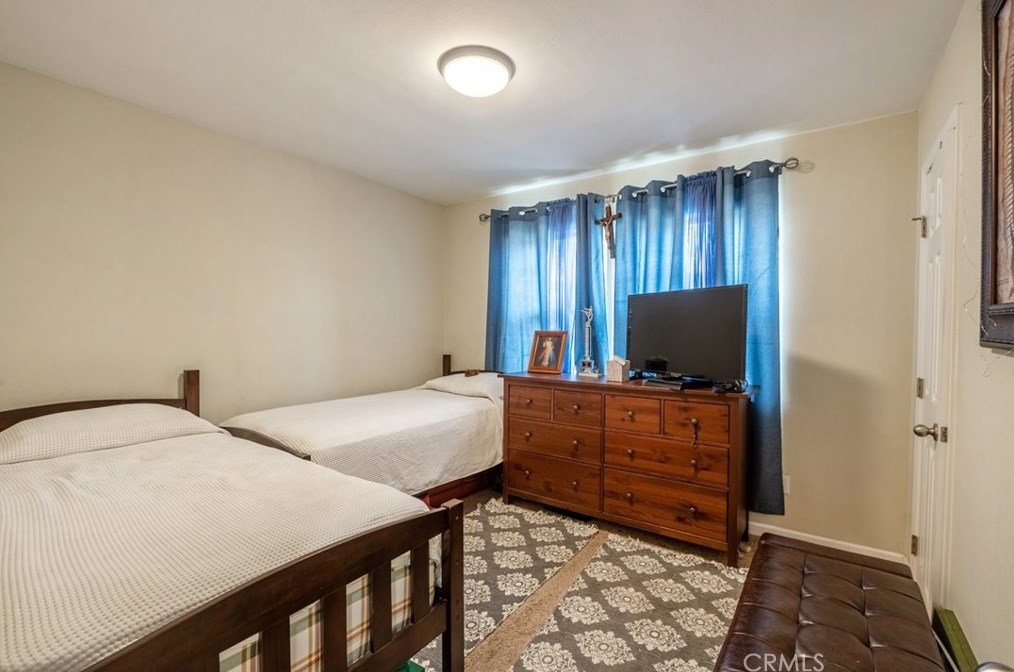 712 Century Blvd, Los Angeles CA  90044-4514 exterior