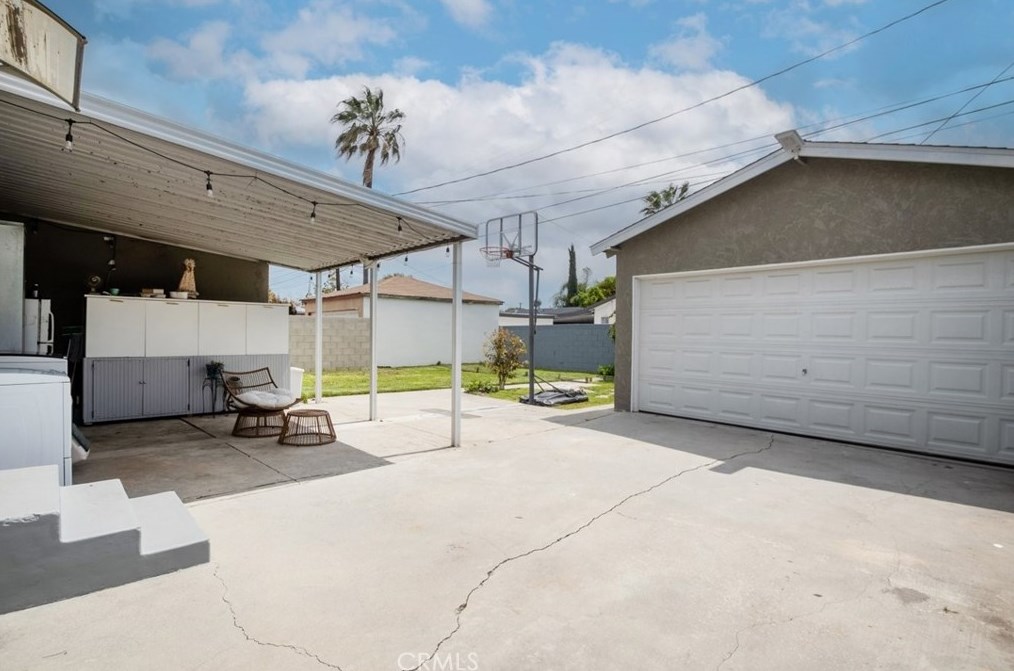 712 Century Blvd, Los Angeles CA  90044-4514 exterior