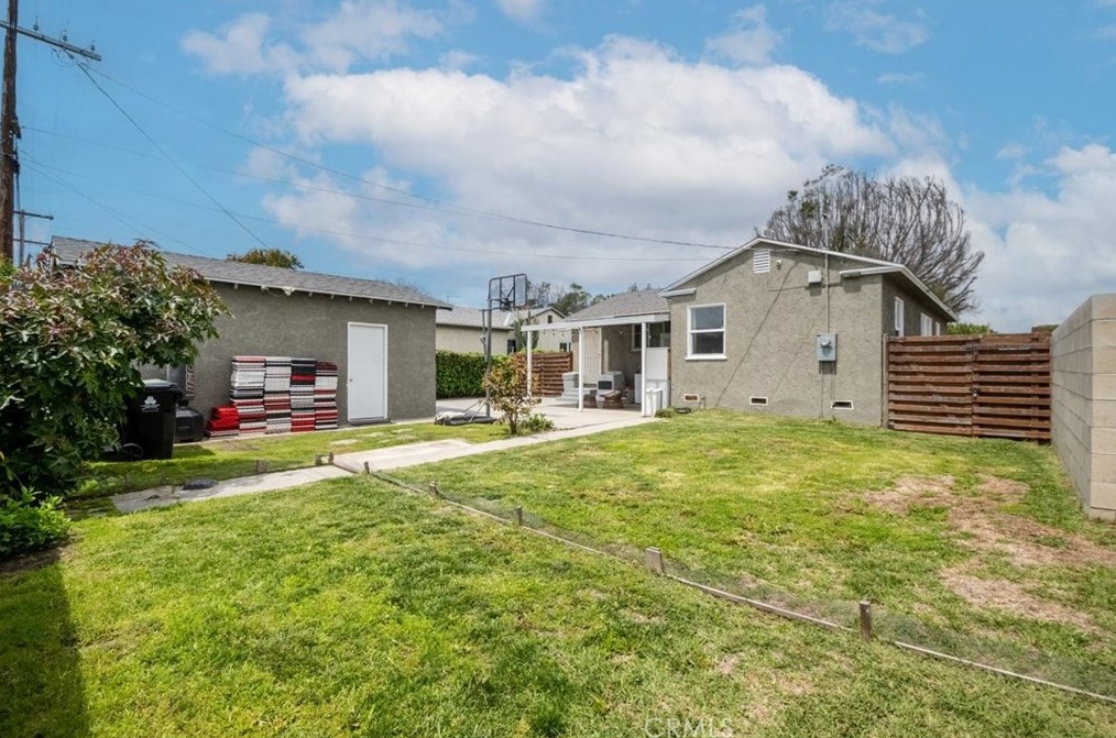 712 Century Blvd, Los Angeles CA  90044-4514 exterior