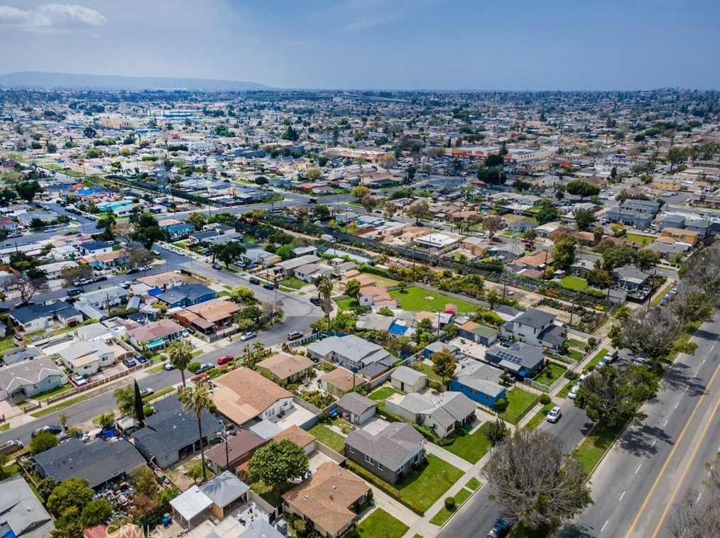 712 Century Blvd, Los Angeles CA  90044-4514 exterior