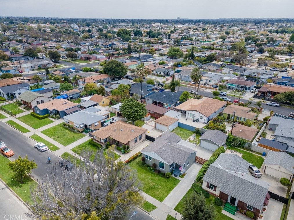 712 Century Blvd, Los Angeles CA  90044-4514 exterior