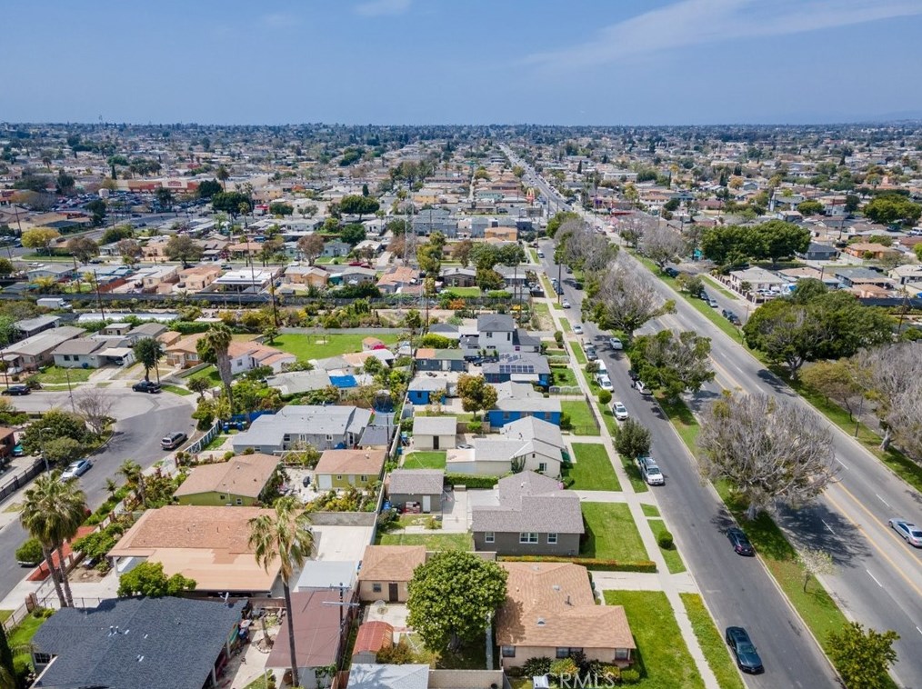 712 Century Blvd, Los Angeles CA  90044-4514 exterior