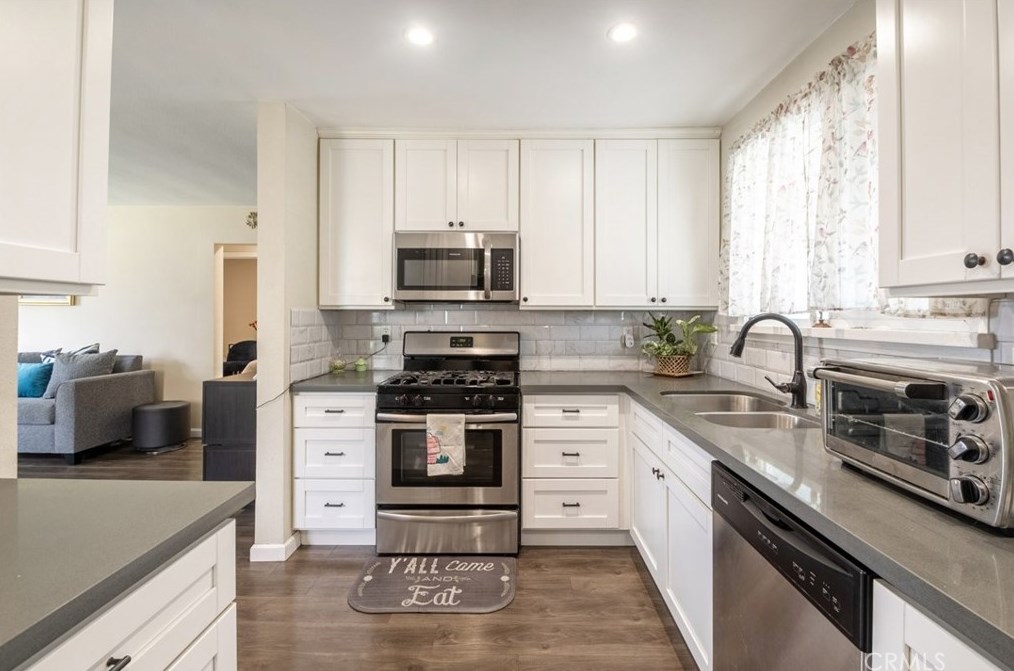 712 Century Blvd, Los Angeles CA  90044-4514 exterior