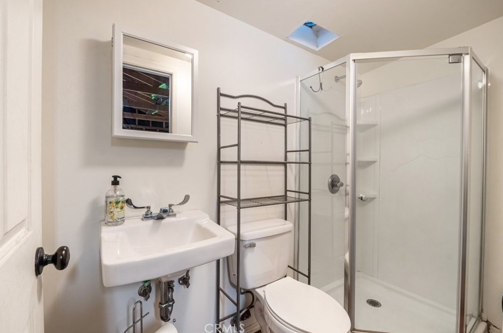 712 Century Blvd, Los Angeles CA  90044-4514 exterior