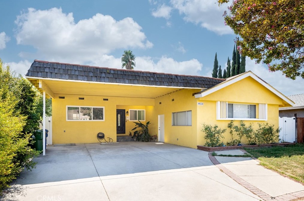 19558 Gault St, Los Angeles CA  91335-3623 exterior