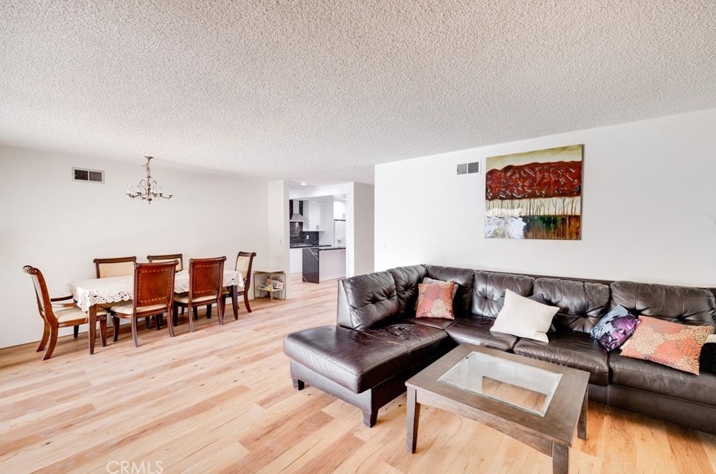 19558 Gault St, Los Angeles CA  91335-3623 exterior