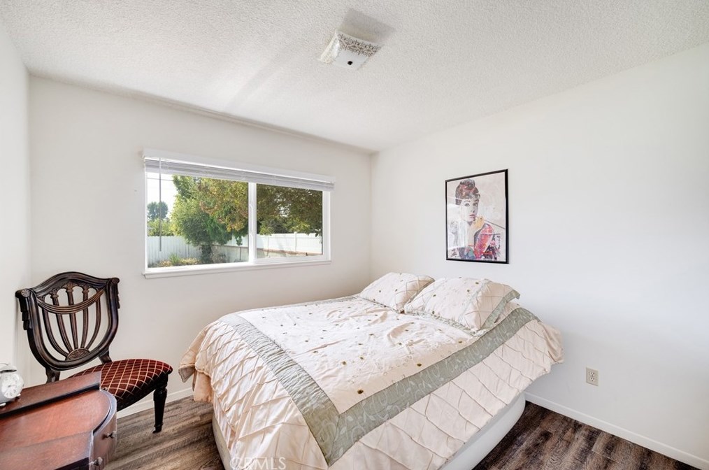 19558 Gault St, Los Angeles CA  91335-3623 exterior