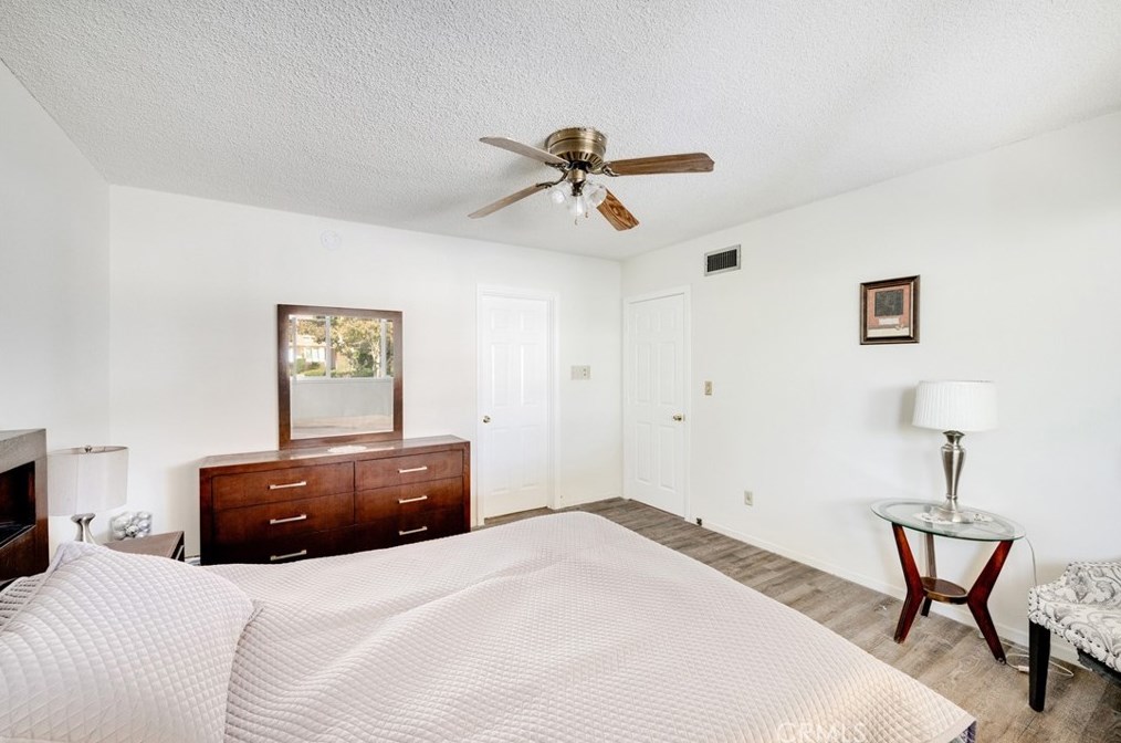 19558 Gault St, Los Angeles CA  91335-3623 exterior