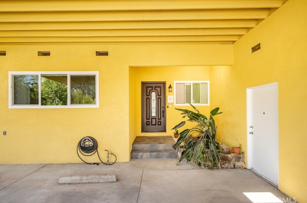 19558 Gault St, Los Angeles CA  91335-3623 exterior