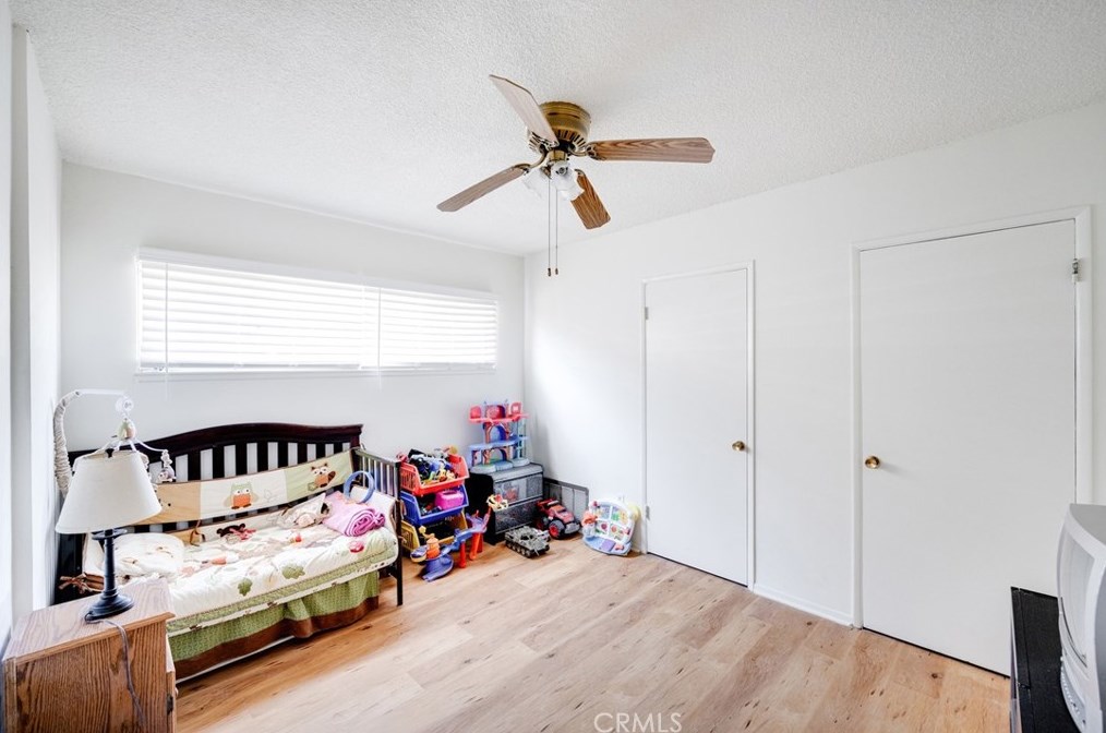 19558 Gault St, Los Angeles CA  91335-3623 exterior