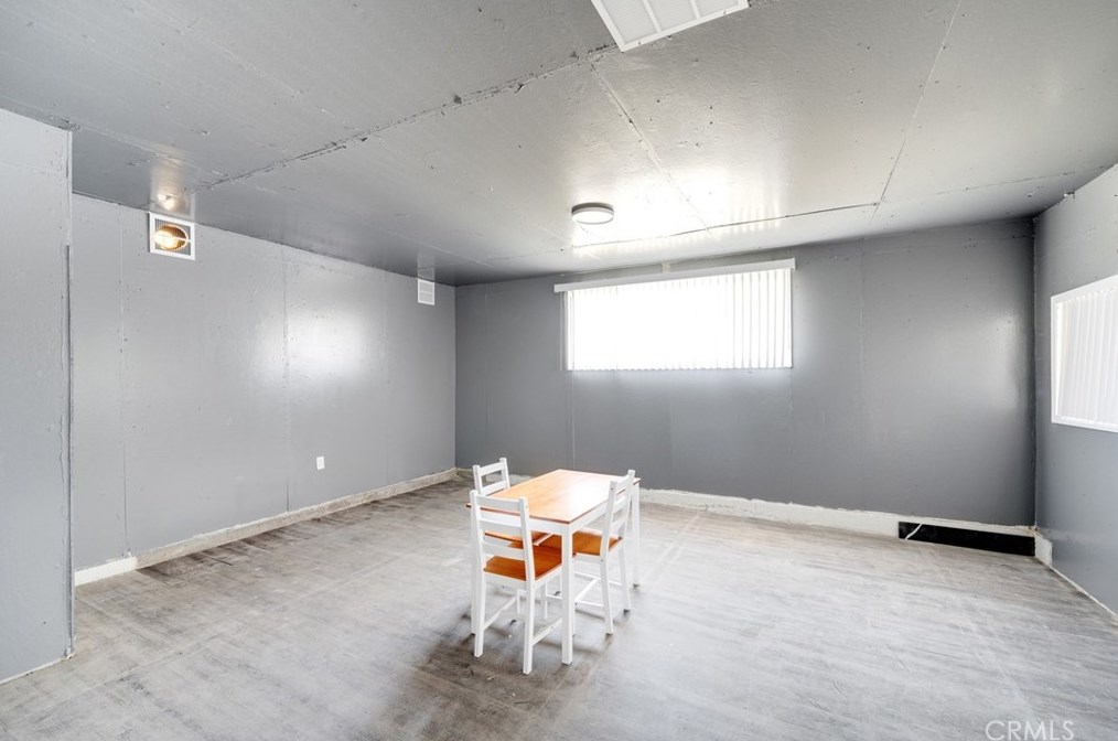 19558 Gault St, Los Angeles CA  91335-3623 exterior