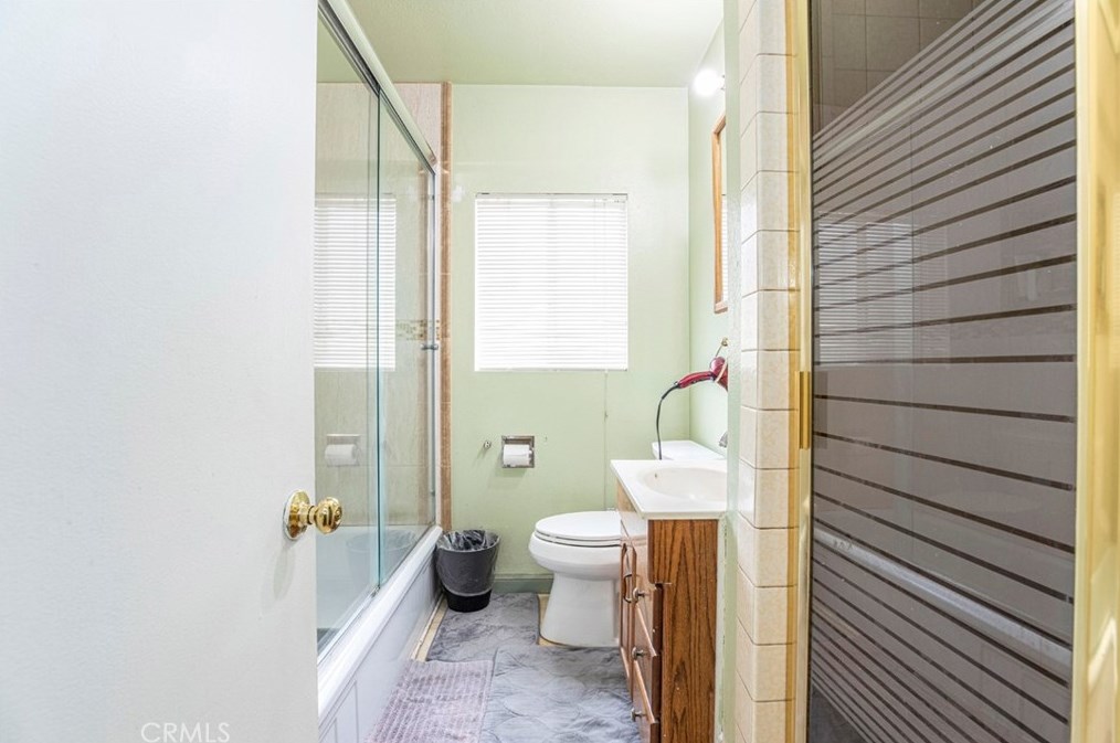 9271 Greenbush Ave, Los Angeles CA  91331-5903 exterior