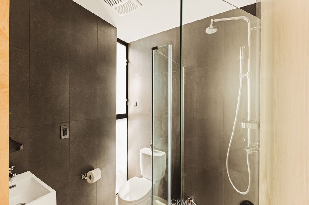 2128 Cove Ave, Los Angeles CA  90039-3917 exterior