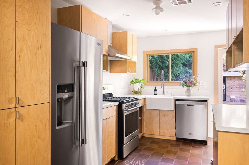 2128 Cove Ave, Los Angeles CA  90039-3917 exterior