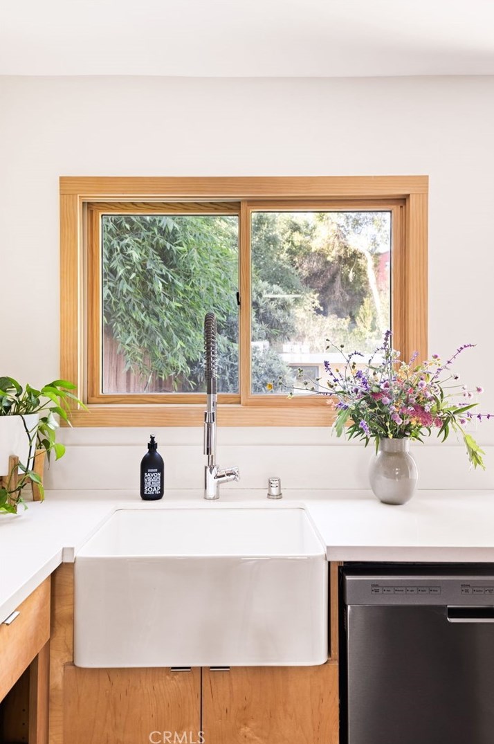 2128 Cove Ave, Los Angeles CA  90039-3917 exterior