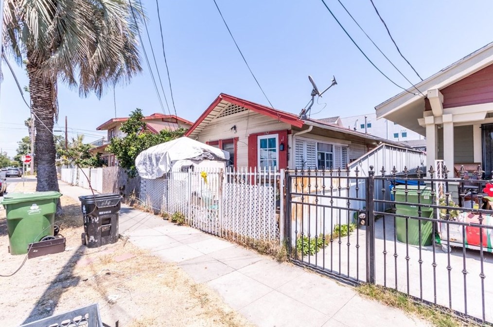 1186 37th Dr, Los Angeles CA  90007-4205 exterior