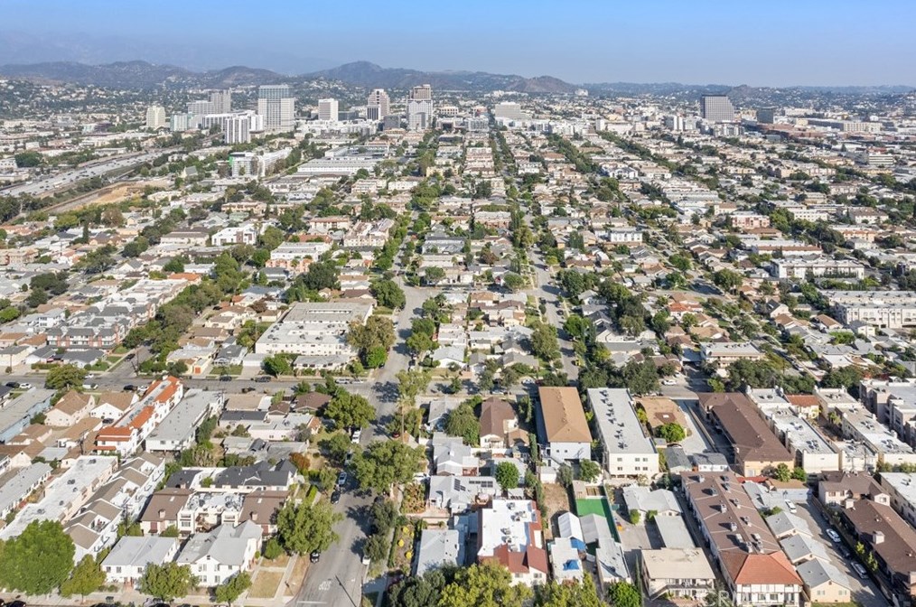 710 Milford St, Glendale CA  91203-1534 exterior