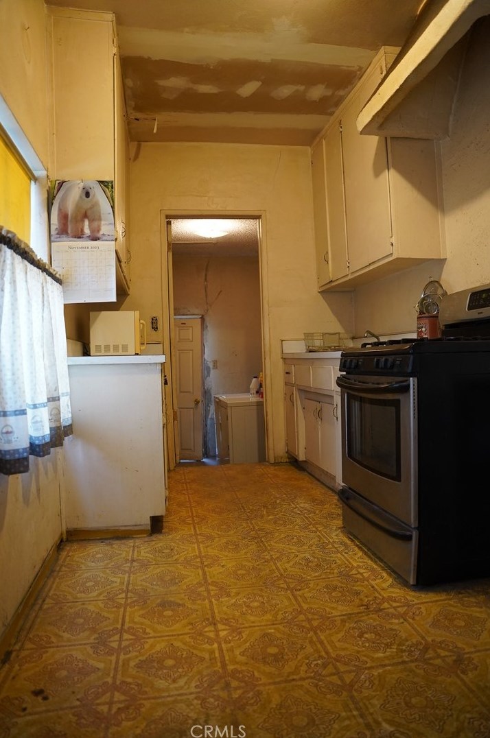 920 Hazard Ave, Los Angeles CA  90063-1252 exterior