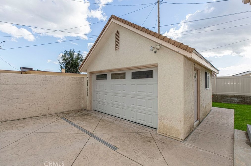 715 Kenneth Rd, Burbank CA  91501-1339 exterior