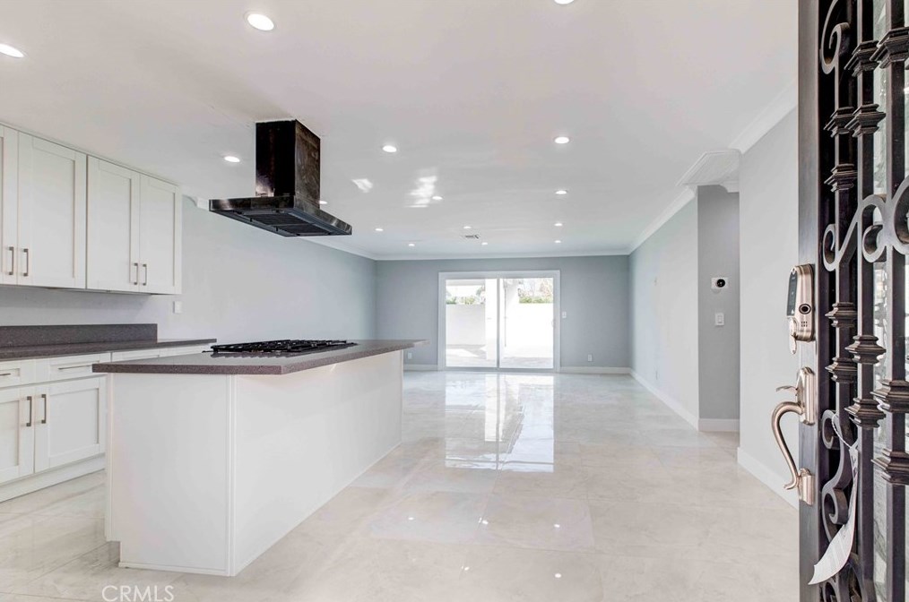 22355 Los Tigres Dr, Santa Clarita CA  91350-2335 exterior