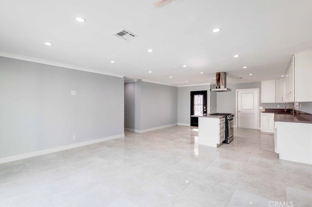 22355 Los Tigres Dr, Santa Clarita CA  91350-2335 exterior