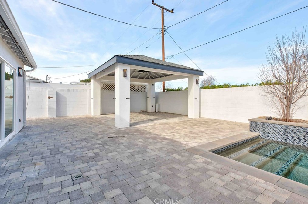 22355 Los Tigres Dr, Santa Clarita CA  91350-2335 exterior