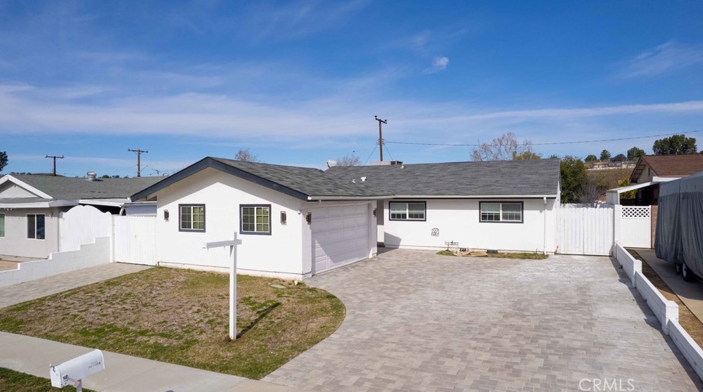 22355 Los Tigres Dr, Santa Clarita CA  91350-2335 exterior