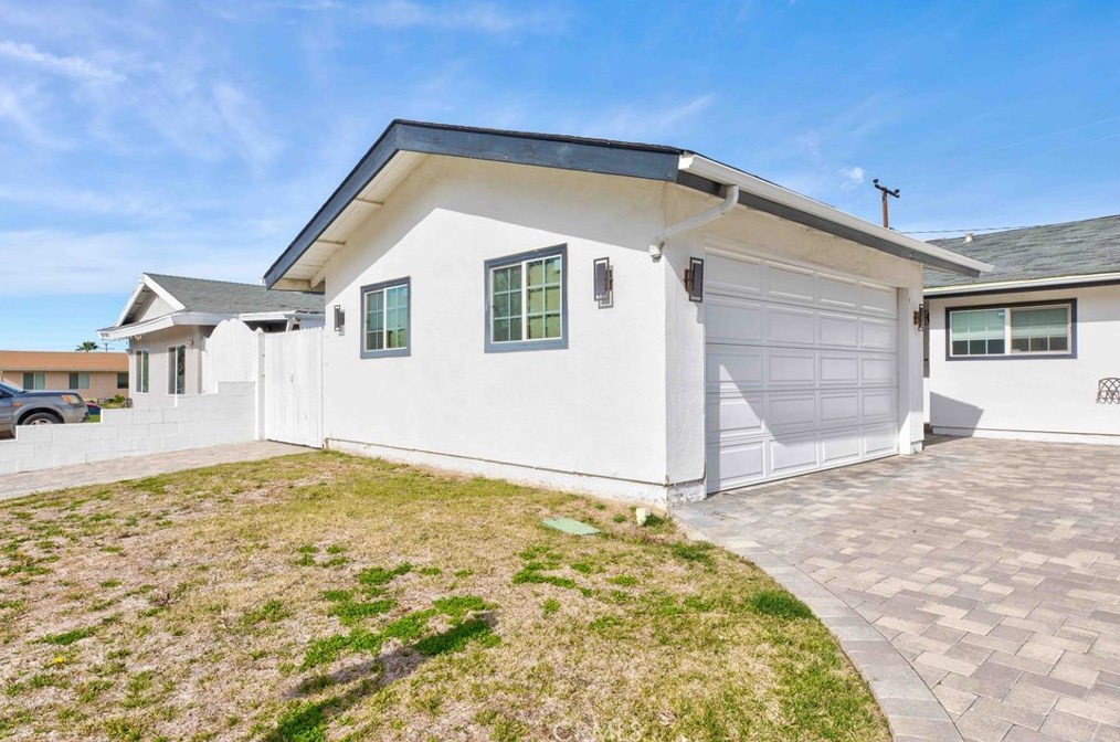 22355 Los Tigres Dr, Santa Clarita CA  91350-2335 exterior