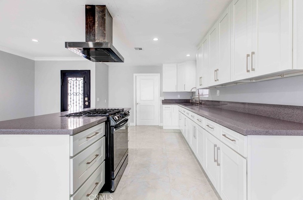 22355 Los Tigres Dr, Santa Clarita CA  91350-2335 exterior