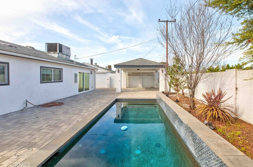 22355 Los Tigres Dr, Santa Clarita CA  91350-2335 exterior