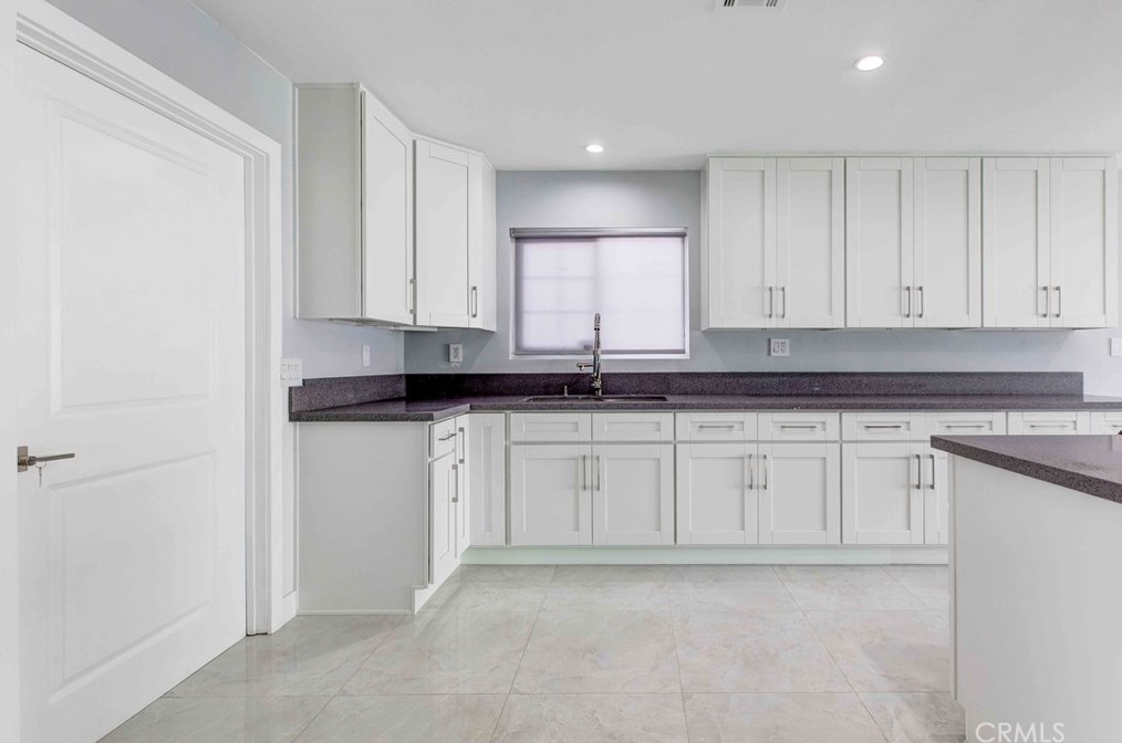 22355 Los Tigres Dr, Santa Clarita CA  91350-2335 exterior