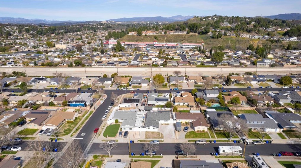 22355 Los Tigres Dr, Santa Clarita CA  91350-2335 exterior