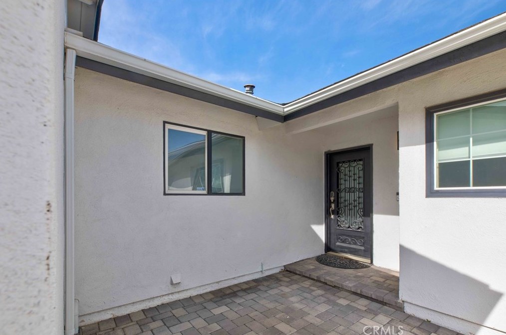 22355 Los Tigres Dr, Santa Clarita CA  91350-2335 exterior