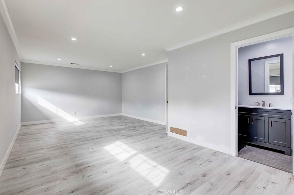 22355 Los Tigres Dr, Santa Clarita CA  91350-2335 exterior