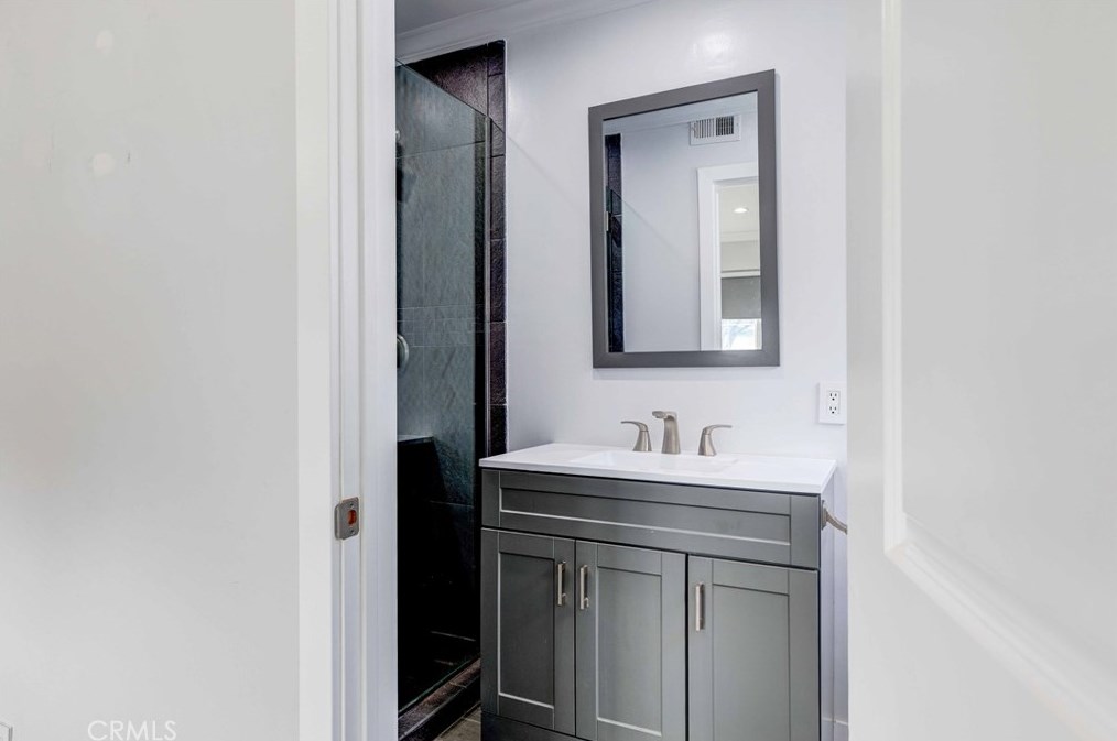 22355 Los Tigres Dr, Santa Clarita CA  91350-2335 exterior