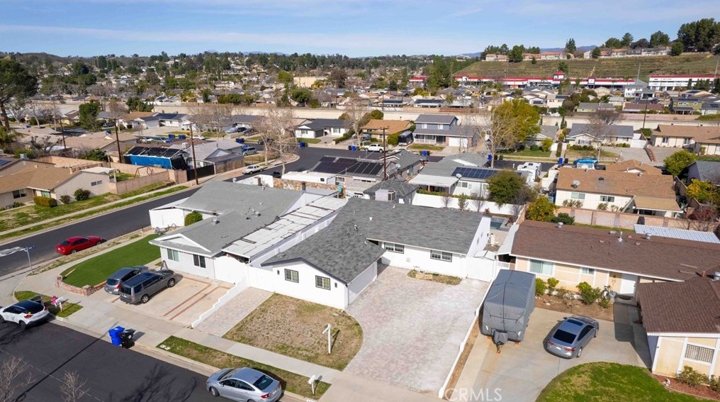 22355 Los Tigres Dr, Santa Clarita CA  91350-2335 exterior