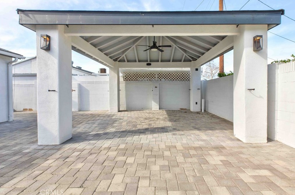 22355 Los Tigres Dr, Santa Clarita CA  91350-2335 exterior