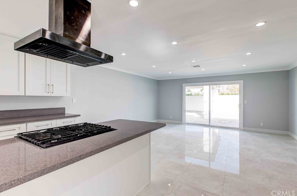 22355 Los Tigres Dr, Santa Clarita CA  91350-2335 exterior