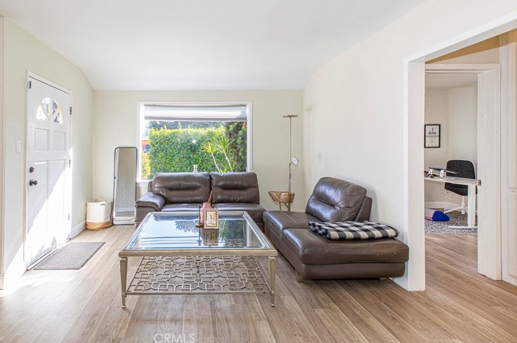 17921 Vanowen St, Los Angeles CA  91335-5637 exterior