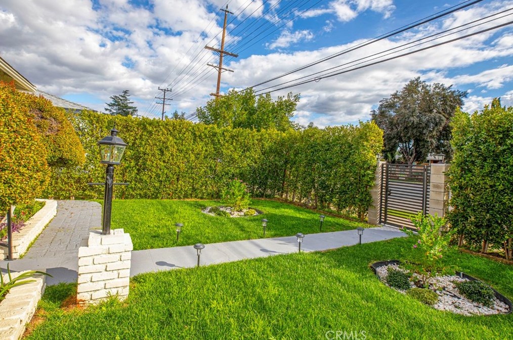 17921 Vanowen St, Los Angeles CA  91335-5637 exterior