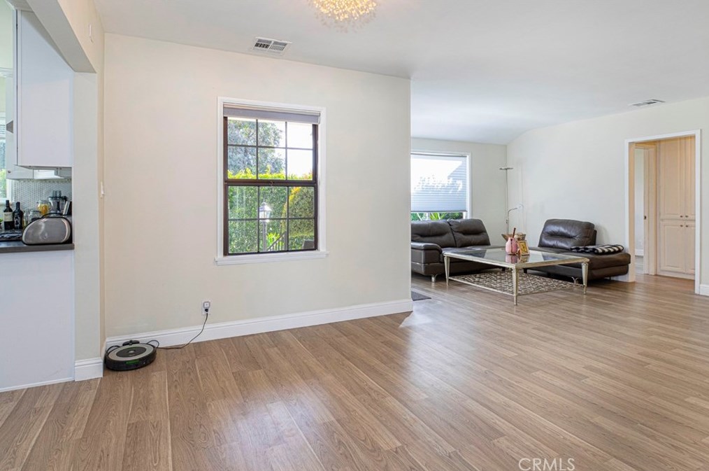 17921 Vanowen St, Los Angeles CA  91335-5637 exterior